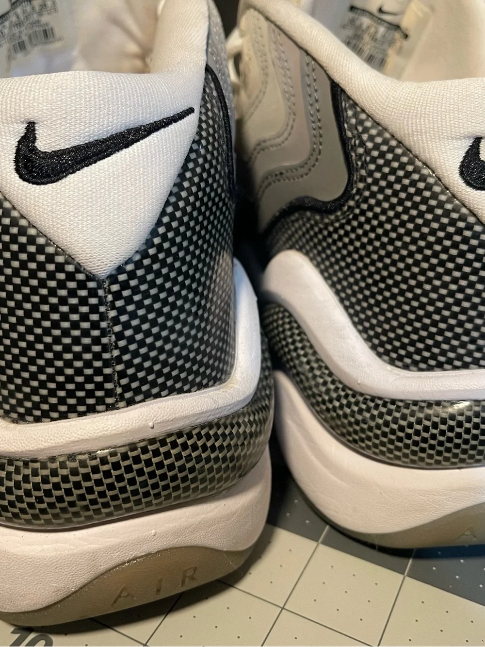 Nike Men’s White and Gray Wave Runner Sneakers